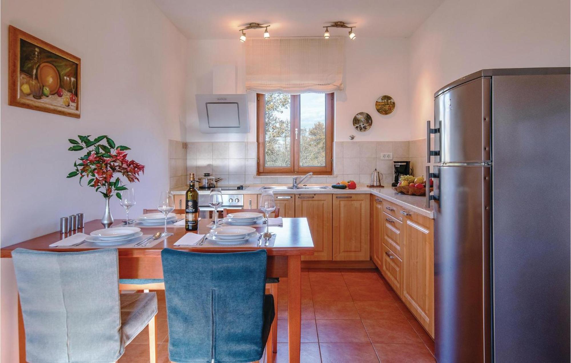 Beautiful Home In Bale With Kitchen Εξωτερικό φωτογραφία