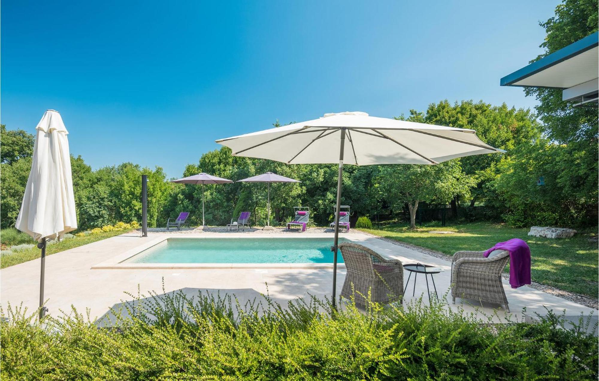 Beautiful Home In Bale With Kitchen Εξωτερικό φωτογραφία