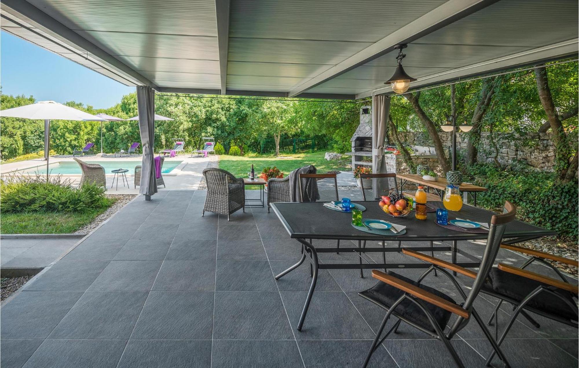 Beautiful Home In Bale With Kitchen Εξωτερικό φωτογραφία