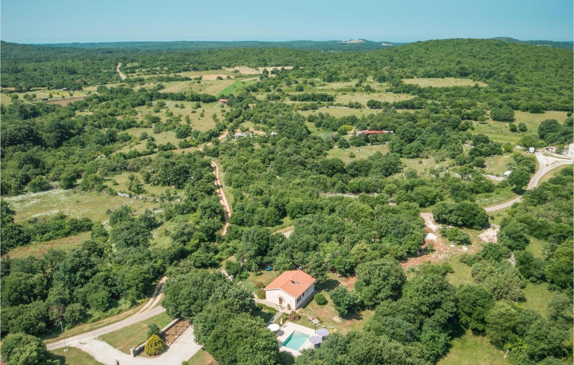 Beautiful Home In Bale With Kitchen Εξωτερικό φωτογραφία